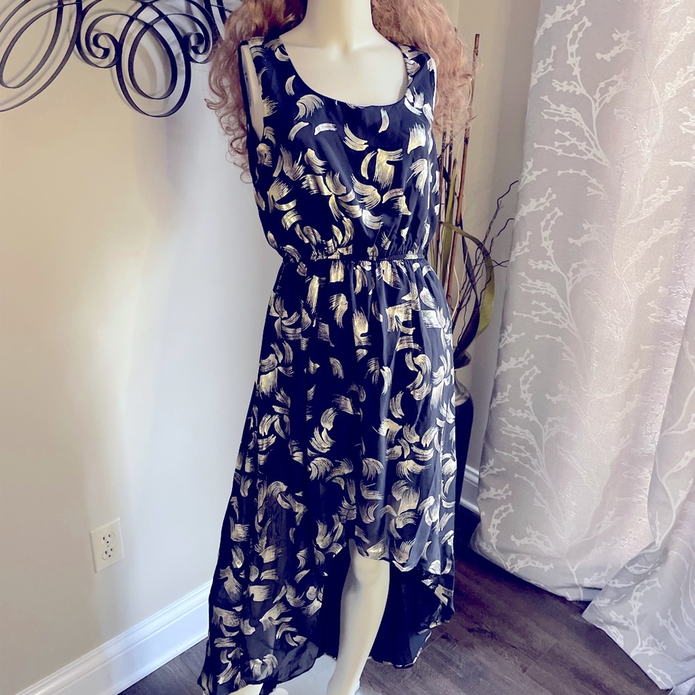 Carrie Allen Size Medium Black & Gold Dress